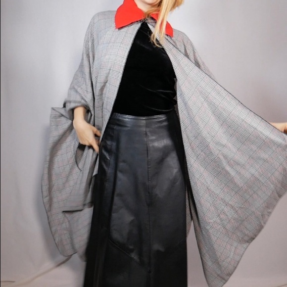 Linda Dano Cape Circa 1990s - Picture 1 of 11